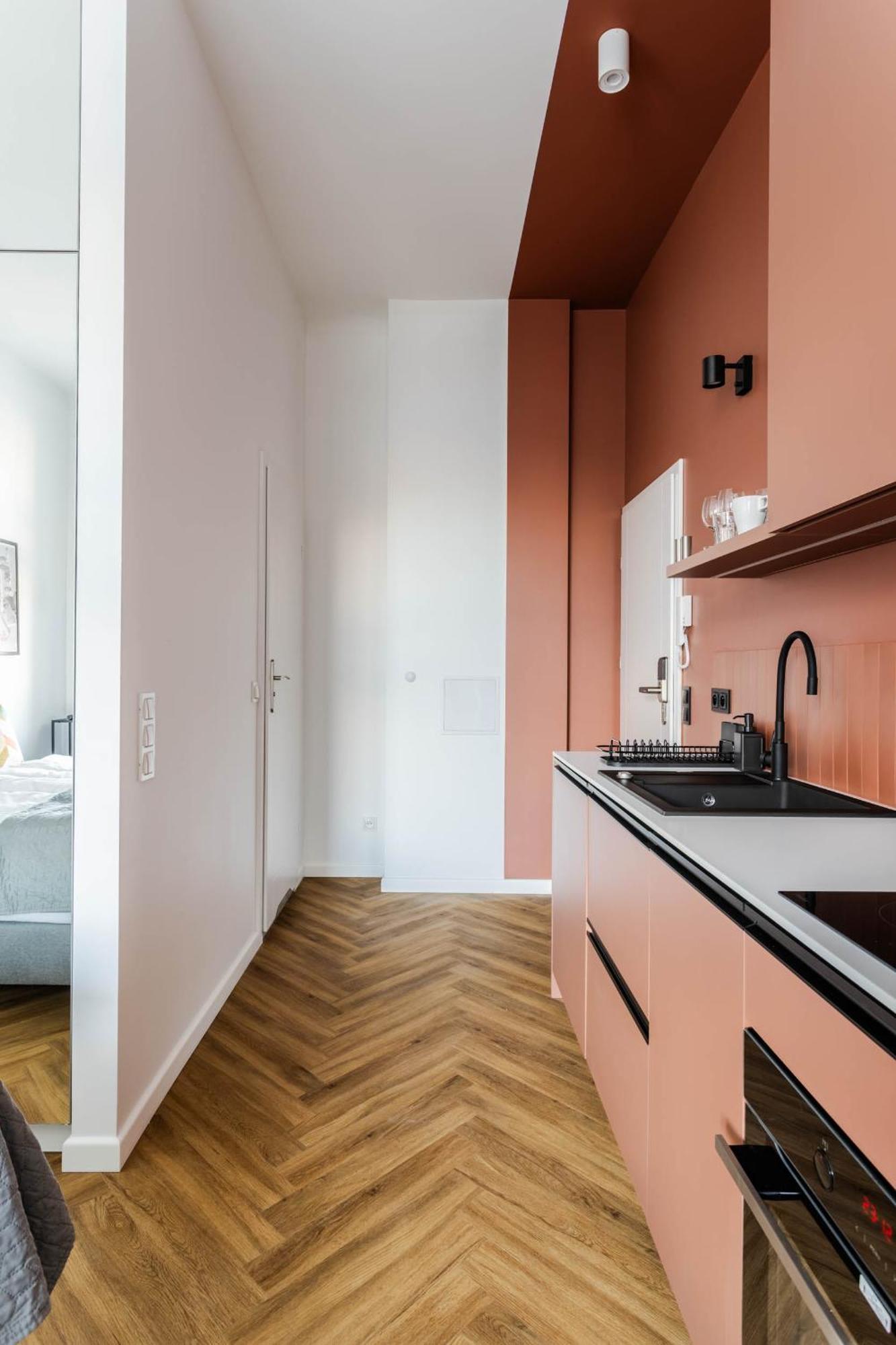 Nowoczesne I Stylowe Studia Very Berry W Poznaniu By Renters *